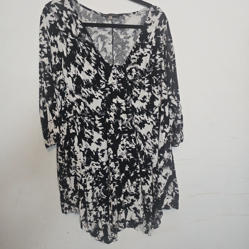 Rose +‎ Olive Womens Asymmetric Top Size 2X Black White V Neck 3/4 Sleeve Rayon